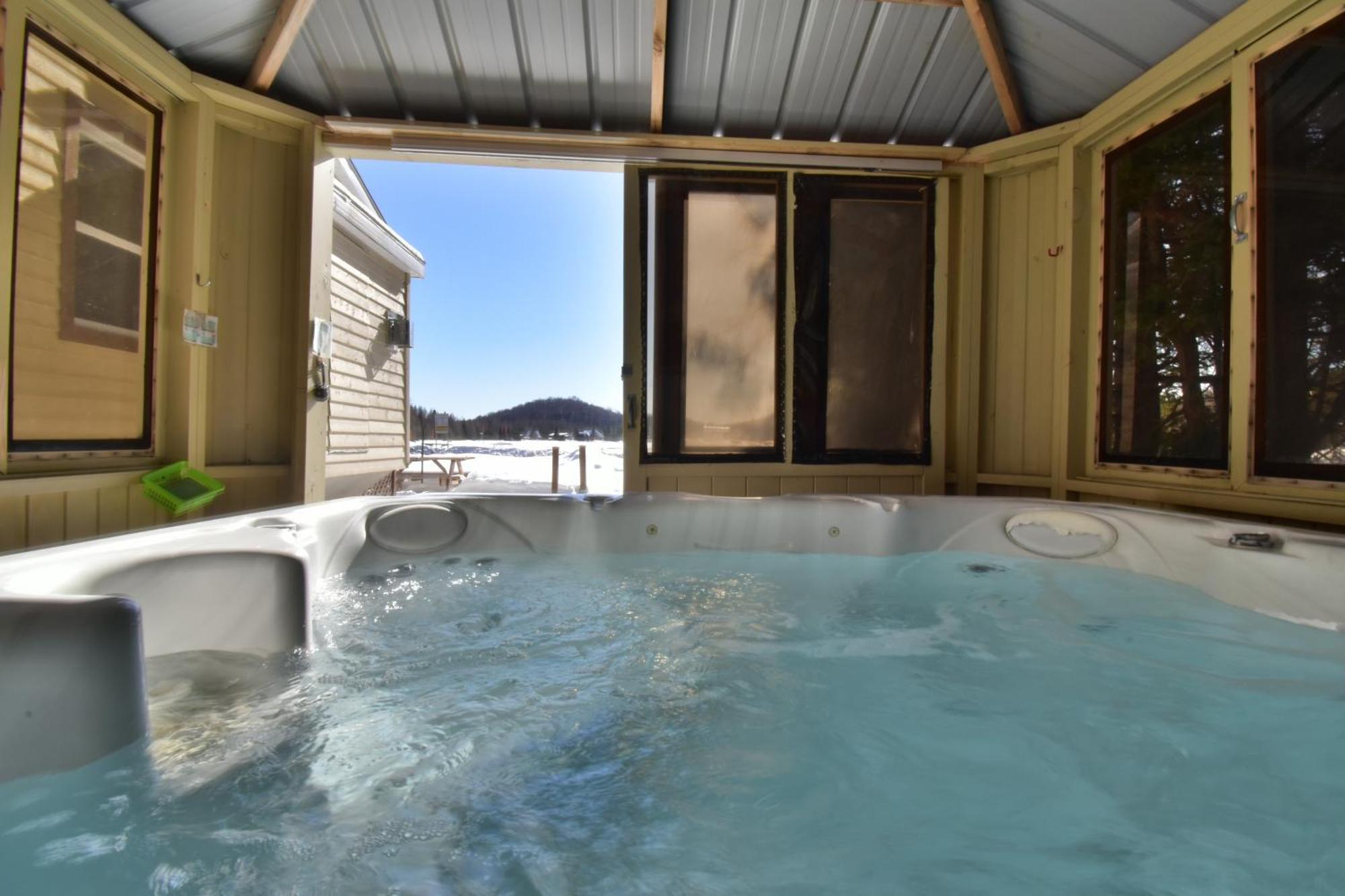 Emme Chalets Sainte-Lucie-de-Doncaster Ngoại thất bức ảnh