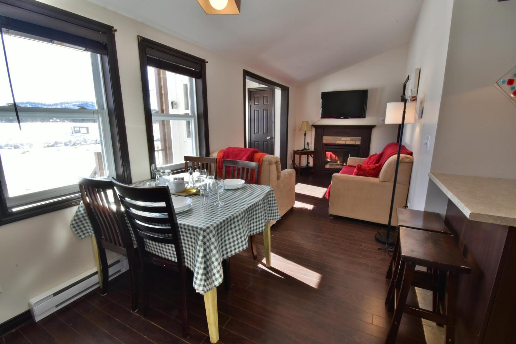 Emme Chalets Sainte-Lucie-de-Doncaster Ngoại thất bức ảnh
