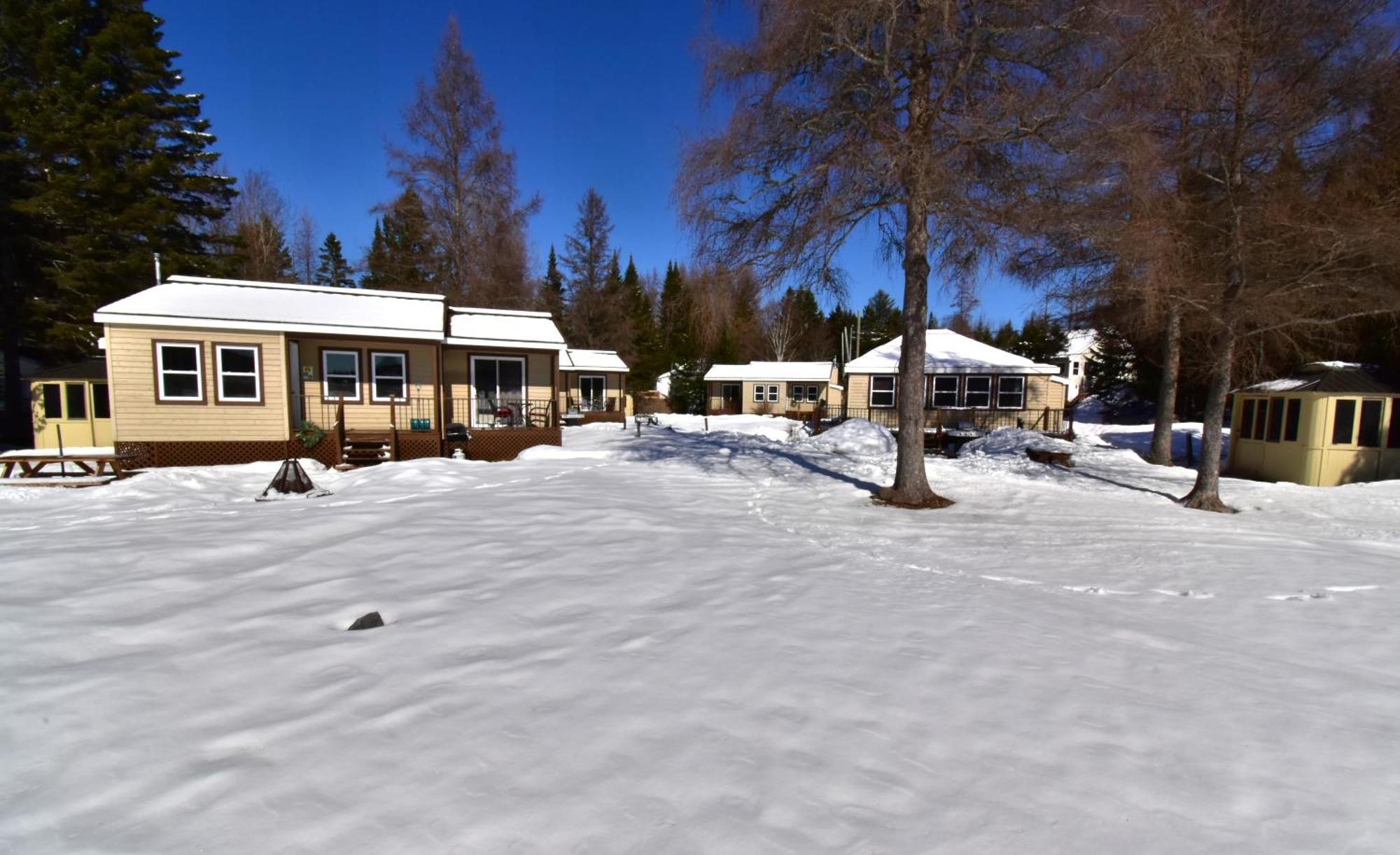 Emme Chalets Sainte-Lucie-de-Doncaster Ngoại thất bức ảnh