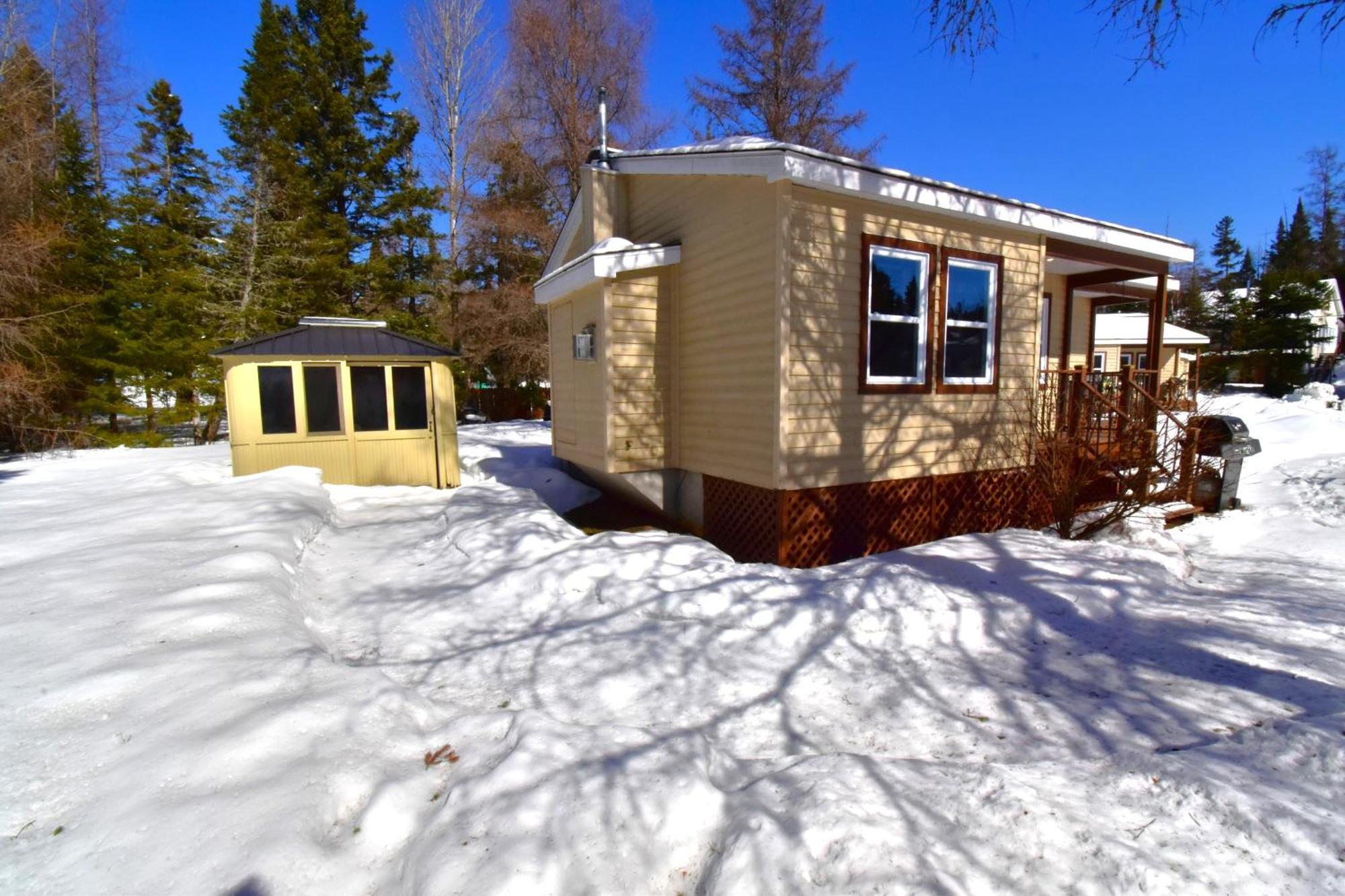 Emme Chalets Sainte-Lucie-de-Doncaster Ngoại thất bức ảnh