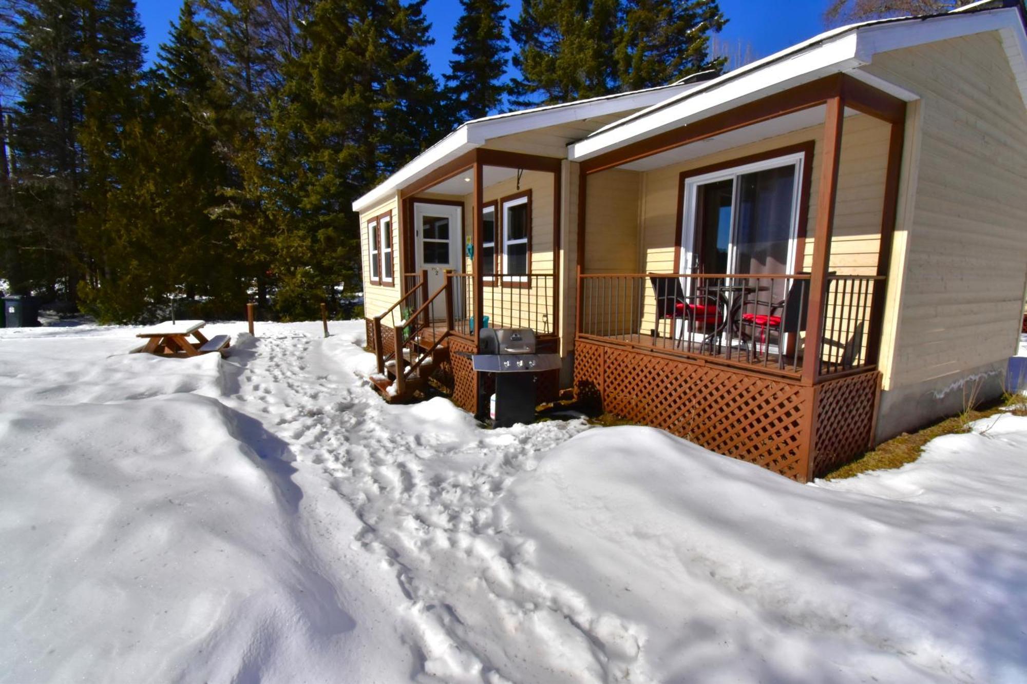 Emme Chalets Sainte-Lucie-de-Doncaster Ngoại thất bức ảnh
