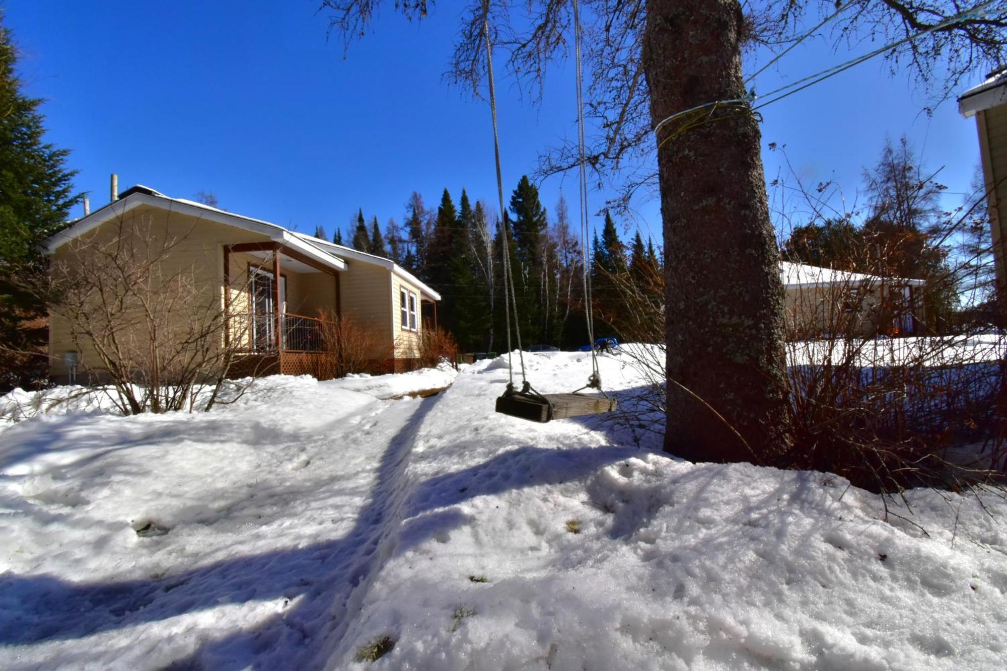 Emme Chalets Sainte-Lucie-de-Doncaster Ngoại thất bức ảnh