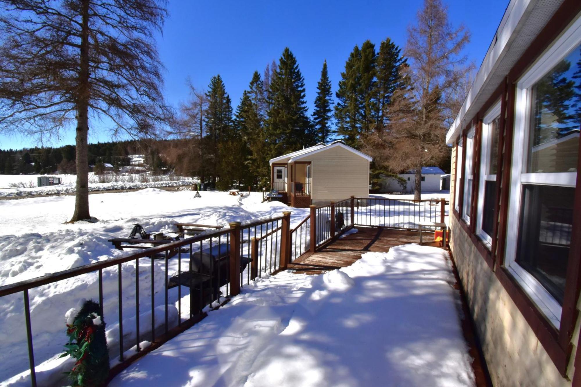 Emme Chalets Sainte-Lucie-de-Doncaster Ngoại thất bức ảnh