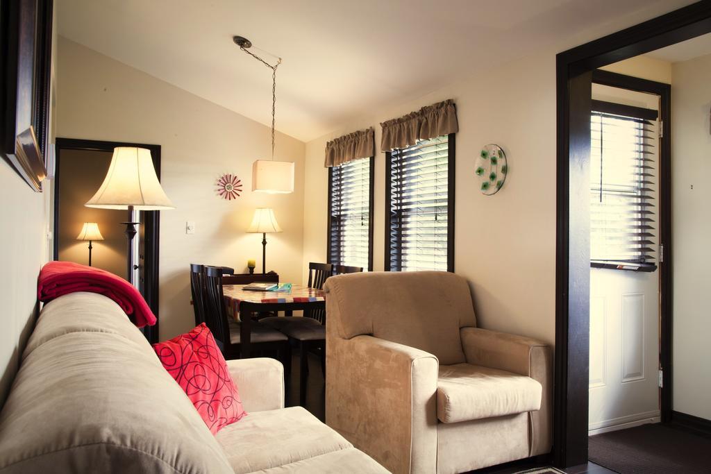 Emme Chalets Sainte-Lucie-de-Doncaster Phòng bức ảnh