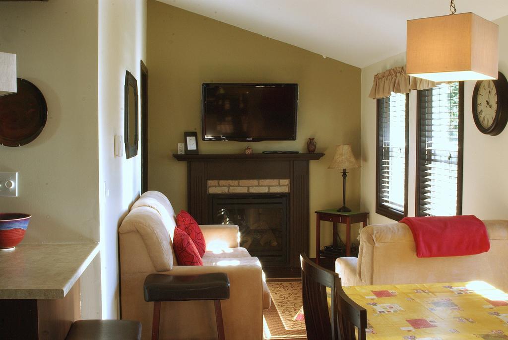 Emme Chalets Sainte-Lucie-de-Doncaster Phòng bức ảnh