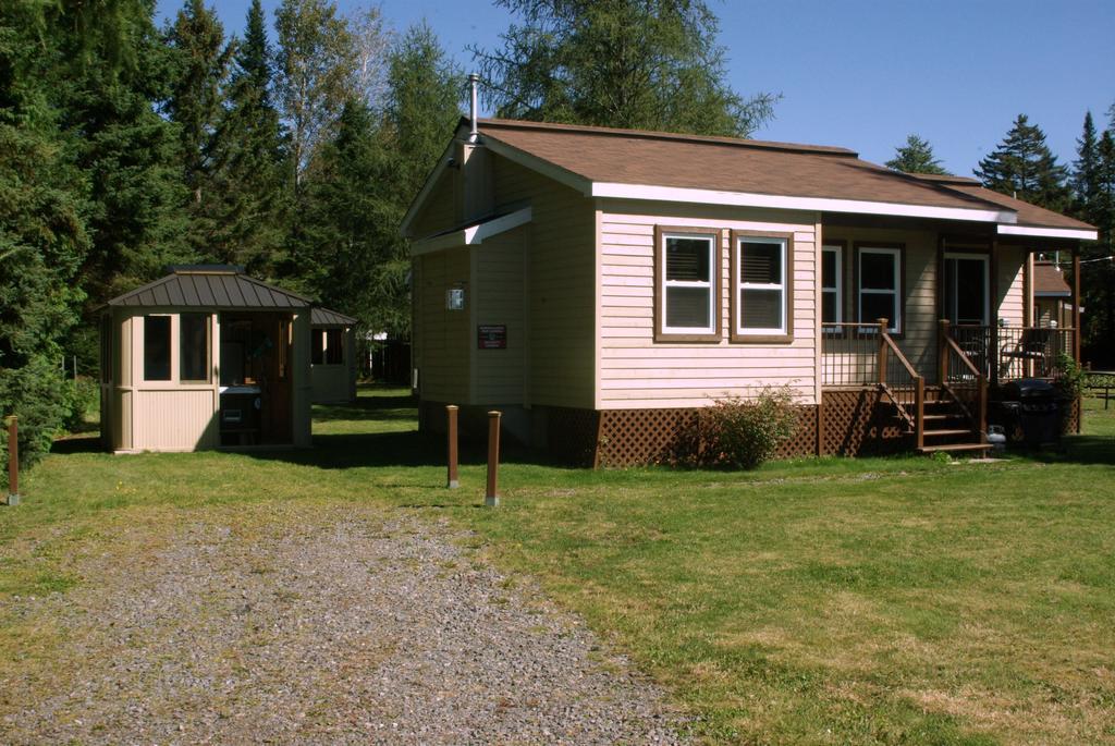 Emme Chalets Sainte-Lucie-de-Doncaster Phòng bức ảnh
