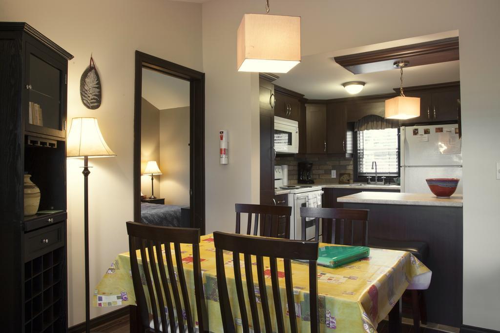 Emme Chalets Sainte-Lucie-de-Doncaster Phòng bức ảnh
