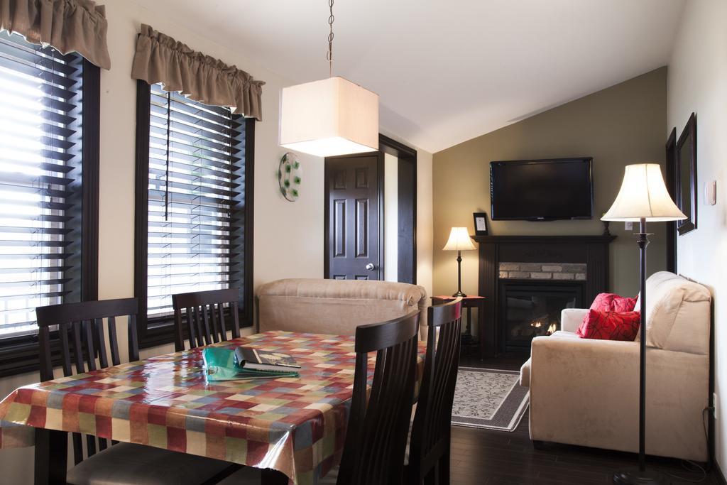 Emme Chalets Sainte-Lucie-de-Doncaster Phòng bức ảnh