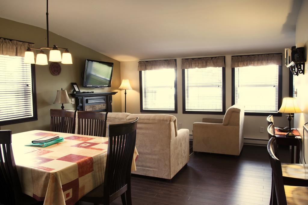 Emme Chalets Sainte-Lucie-de-Doncaster Phòng bức ảnh